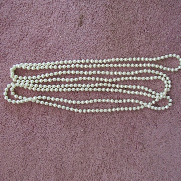 Vintage Faux Pearl Necklace - Picture 10 of 10